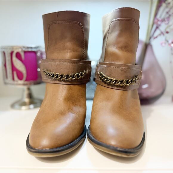 Candies Cognac Brown Harness Buckle Ankle Boots Block Heel Size 9 Boho Chic - Picture 3 of 9